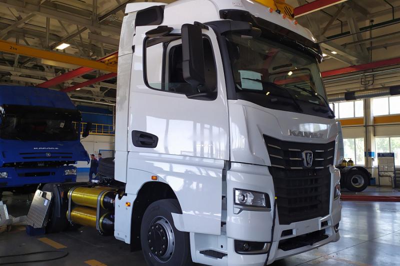 КАМАЗ разработал новый седельный тягач работающий в двухтопливном режиме